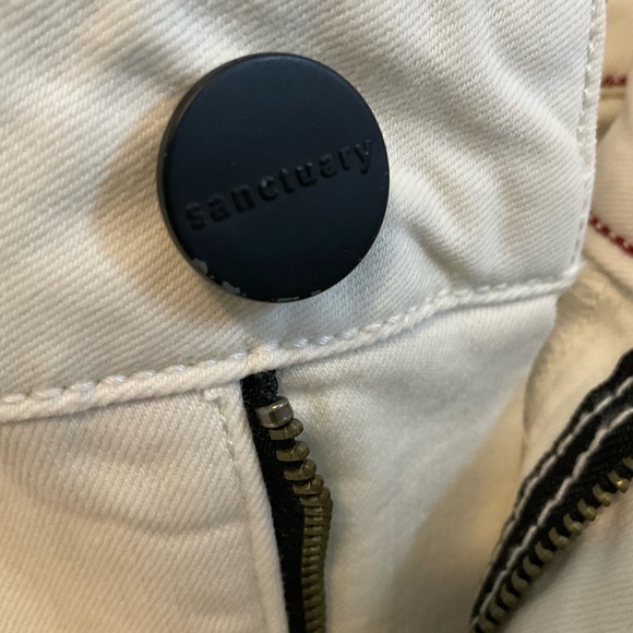 Sanctuary women’s size 29 cream cargo crop pants with black zippers accents. - Picture 7 of 8